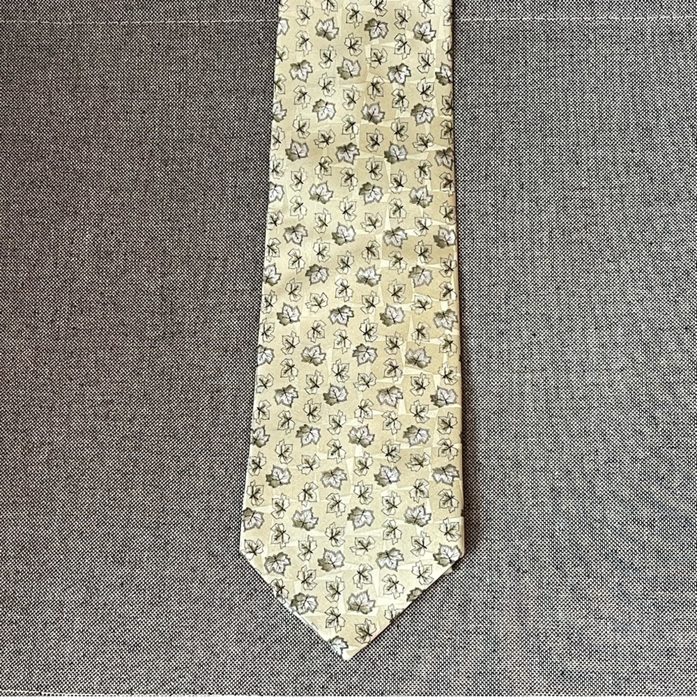 Giorgio Armani Cravatte Silk Tie Yellow Leaf Print Made in Italy Vintage